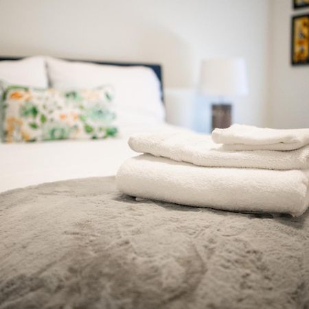 Spacious 3 Bedroom Apartment In Heart Of Niagara Thorold Екстериор снимка