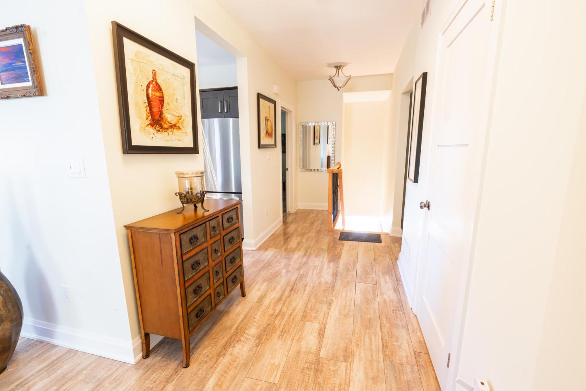 Spacious 3 Bedroom Apartment In Heart Of Niagara Thorold Екстериор снимка
