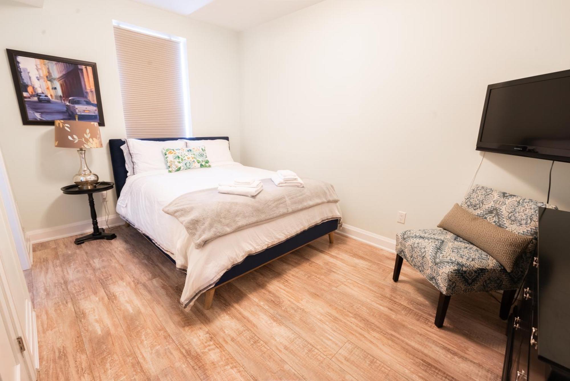 Spacious 3 Bedroom Apartment In Heart Of Niagara Thorold Екстериор снимка