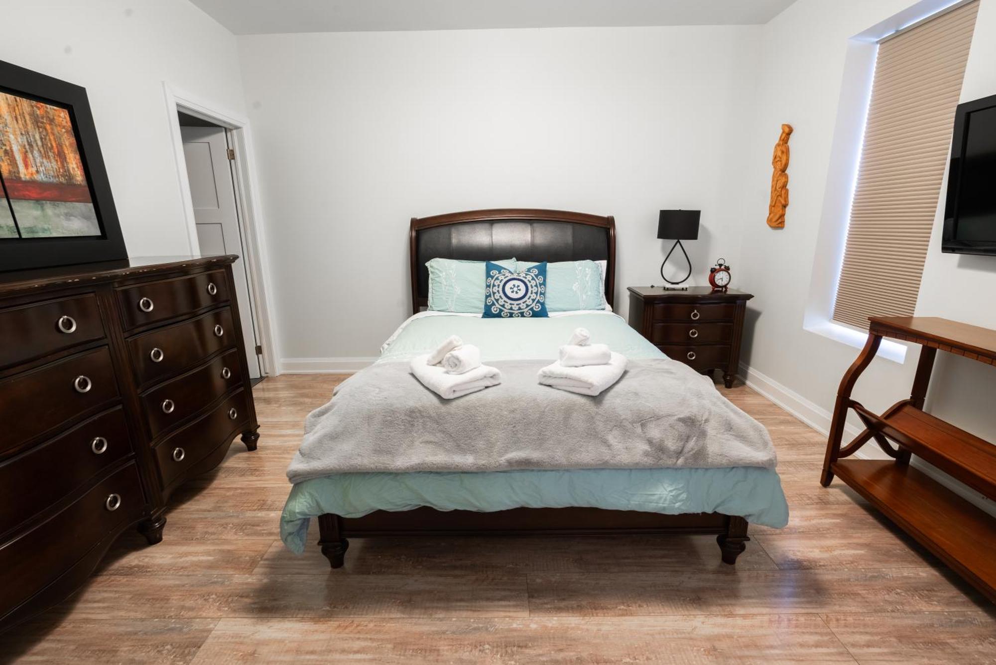 Spacious 3 Bedroom Apartment In Heart Of Niagara Thorold Екстериор снимка